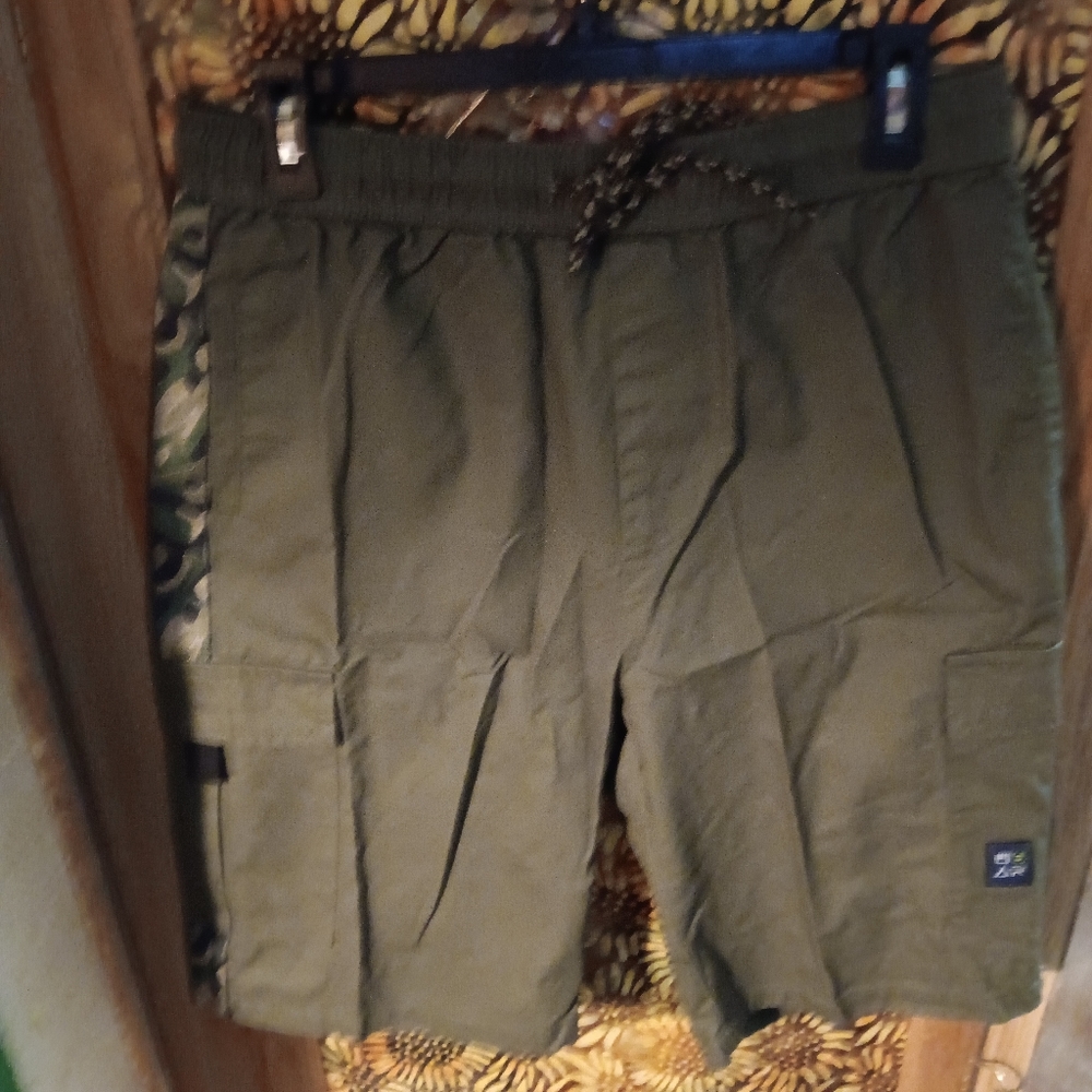 Aobny Camo Cargo Shorts for Men Size M